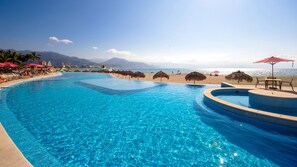 4 piscinas al aire libre