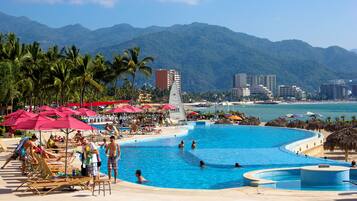 4 albercas al aire libre