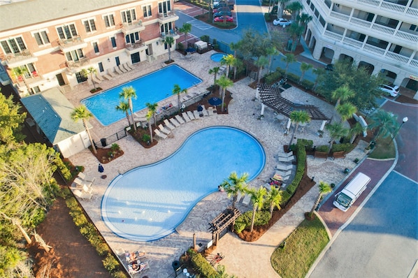 Studio, (B-377) | Outdoor pool