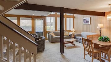 Standard Condo, 2 Bedrooms, Non Smoking | Living area