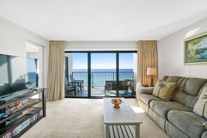 公寓客房, 2 間臥室, 海景 (904) | 客廳 | 40 吋平面電視連有線電視頻道、電視、DVD 播放機