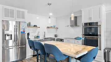 Condo, Ocean View | Private kitchen | Full-sized fridge, microwave, oven, stovetop