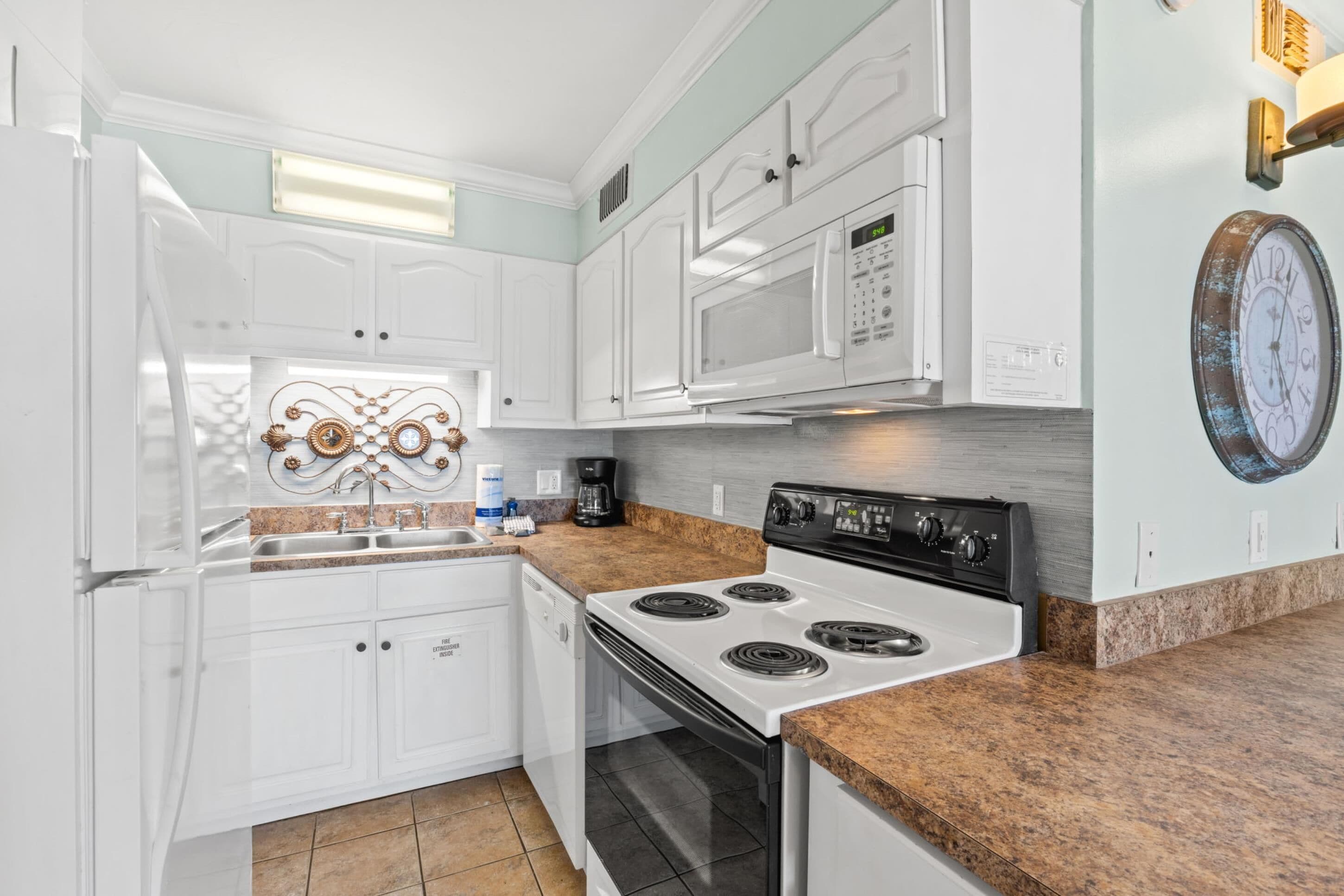 Condo, 1 Bedroom, Ocean View (402) | Private kitchen | Full-size fridge, microwave, oven, stovetop