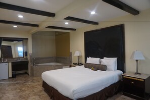 Chambre Romantique, 1 très grand lit | 1 chambre, coffres-forts dans les chambres, bureau, draps fournis