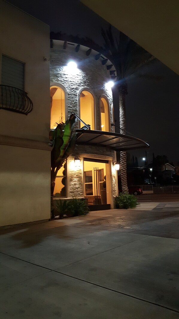 Façade de l’hébergement - soirée/nuit