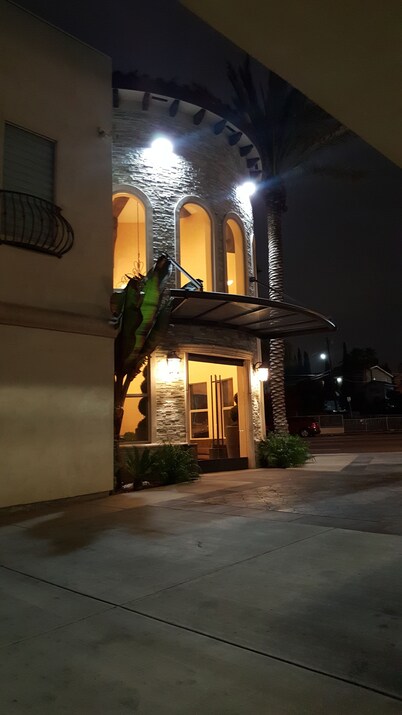 Tuscan Garden Inn