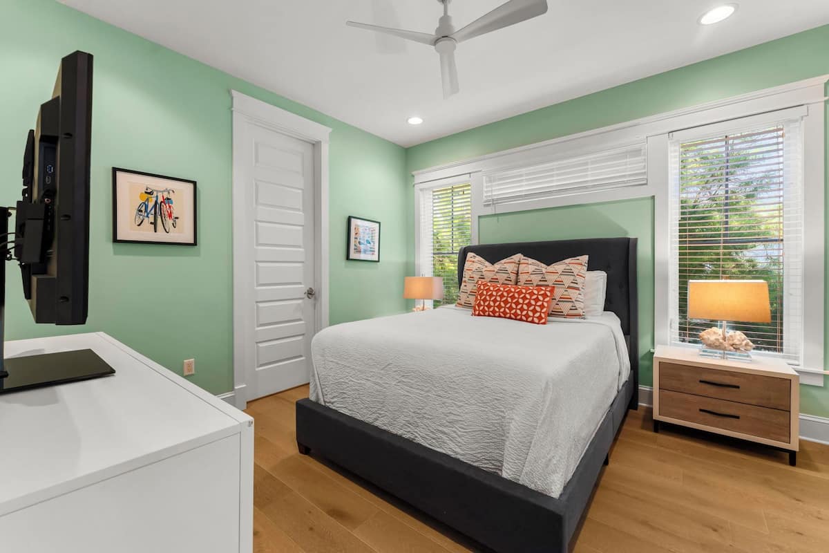 3 bedrooms, individually decorated, individually furnished