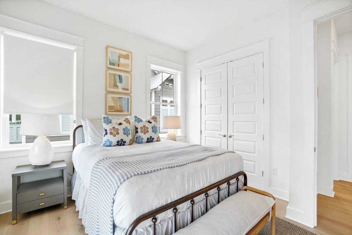 Townhouse, 2 soverom (Salty Dog Sea Cottage) | Skrivebord for bærbar PC, lydisolert og strykejern/-brett