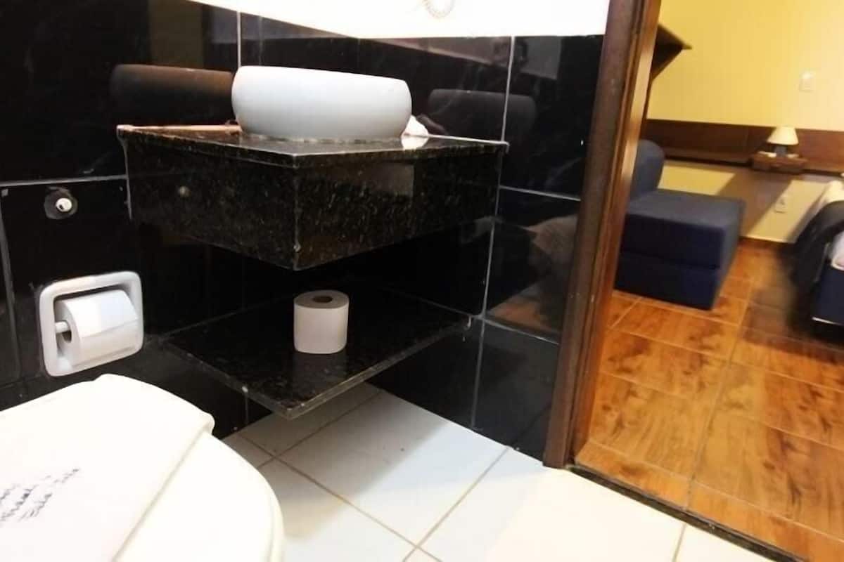 double room | bathroom | shower, free toiletries, hair dryer, towels