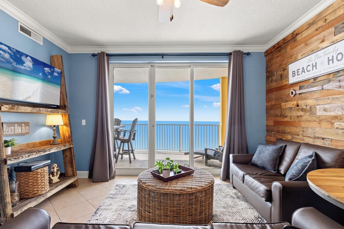 Condo, 2 Bedrooms, Ocean View (1902) | Living area | TV