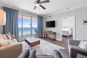 Huoneisto, 2 makuuhuonetta, valtamerinäköala (1209) | Oleskelualue | Televisio