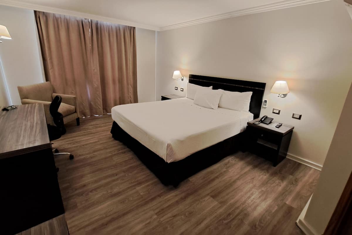 standard room | 1 bedroom, minibar, in-room safe, desk