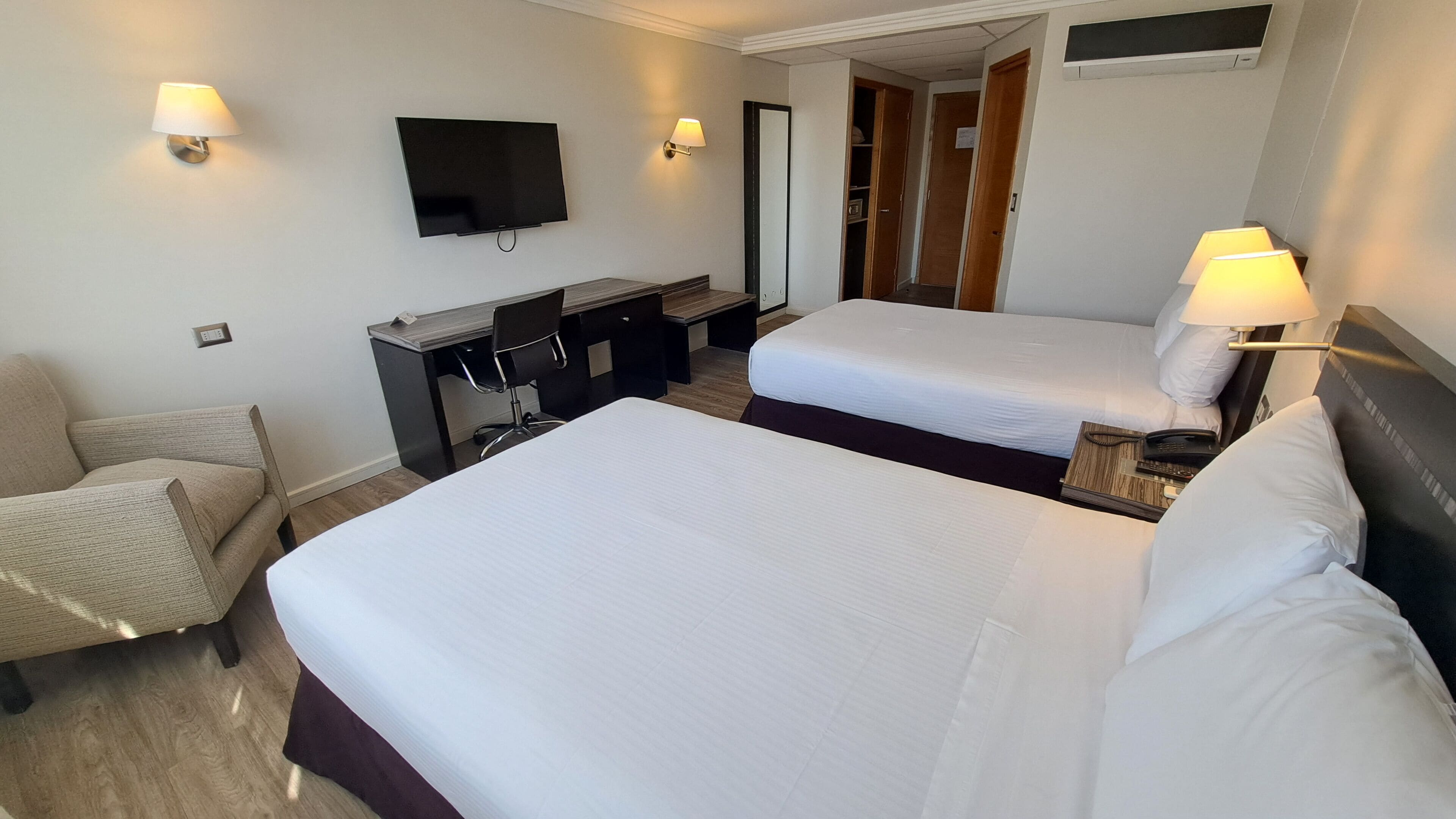 double room | 1 bedroom, minibar, in-room safe, desk