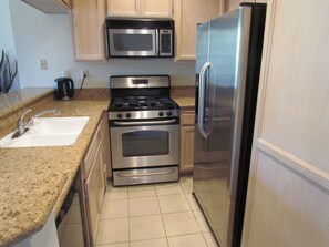Single Room | Private kitchen | Fridge, microwave, oven, stovetop - Next to Four Season Hotel, Luxury Apartment (Los Angeles)
