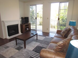 Single Room | Living room | Flat-screen TV, DVD player - Next to Four Season Hotel, Luxury Apartment (Los Angeles)