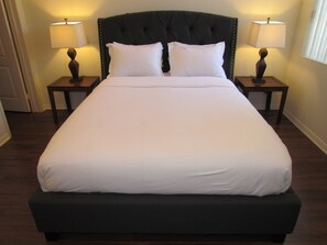 Single Room | 1 bedroom, free rollaway beds, free WiFi - Next to Four Season Hotel, Luxury Apartment (Los Angeles)
