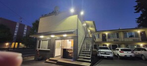 Reception - Economy Inn (Portland)