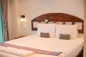 Escritorio, cortinas blackout y camas plegables/adicionales 