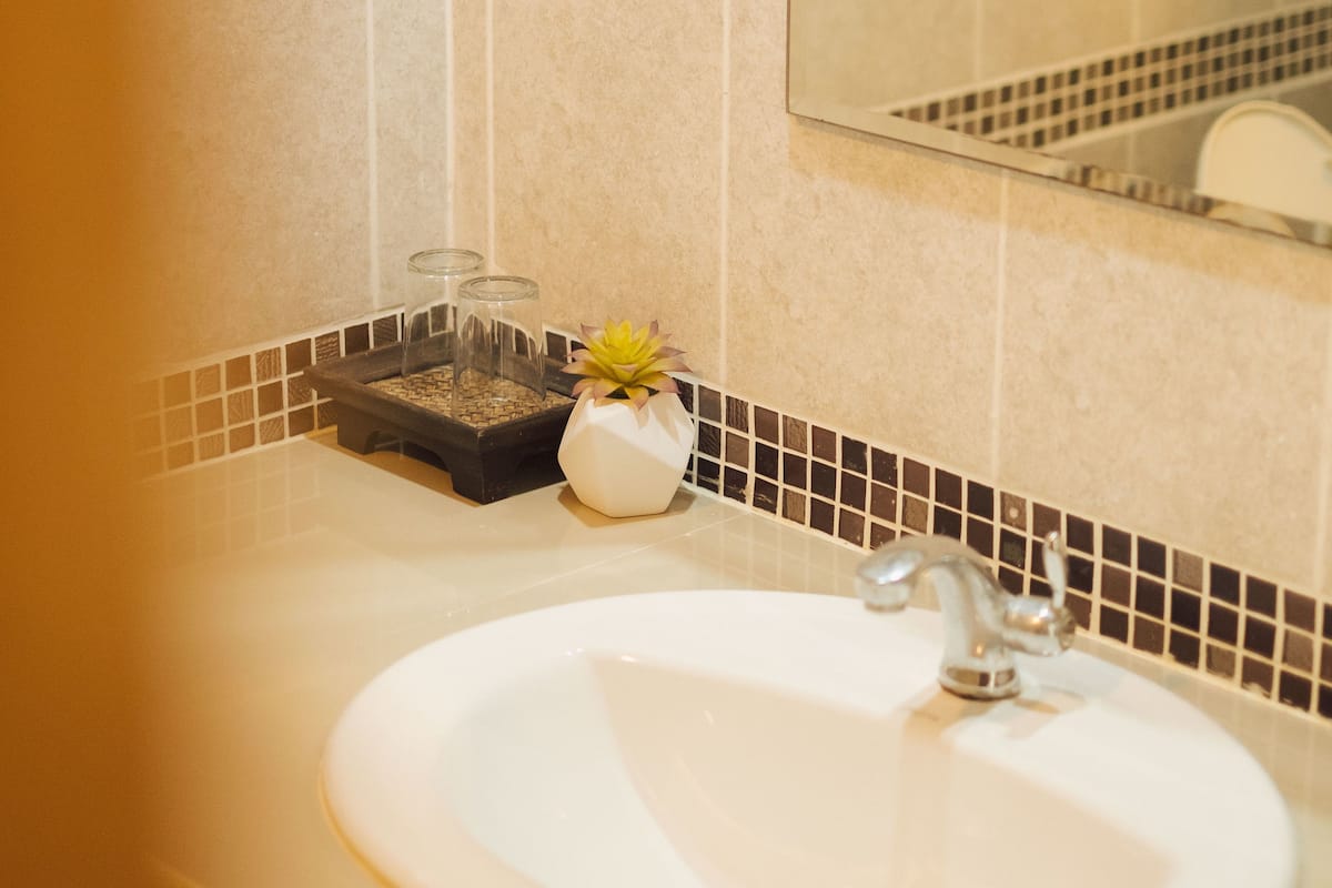 double room | bathroom | shower, free toiletries, hair dryer, towels