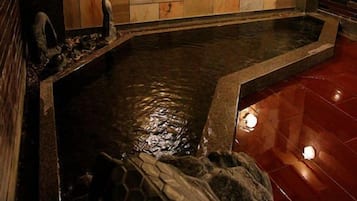Indoor spa tub