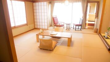 Chambre Tradition, salle de bains privée (Superior Japanese Style) | Coffres-forts dans les chambres, bureau, Wi-Fi gratuit, draps fournis