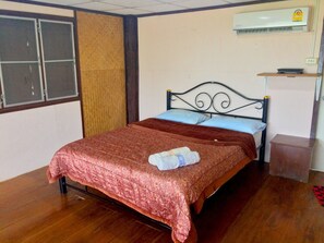Standard Double AirCon with Private Bathroom | Free WiFi - Tony Guesthouse (Pai)