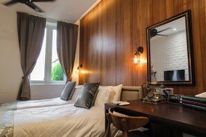 Quarto luxo | Cofres nos quartos, escrivaninha, ferros/tábuas de passar roupa