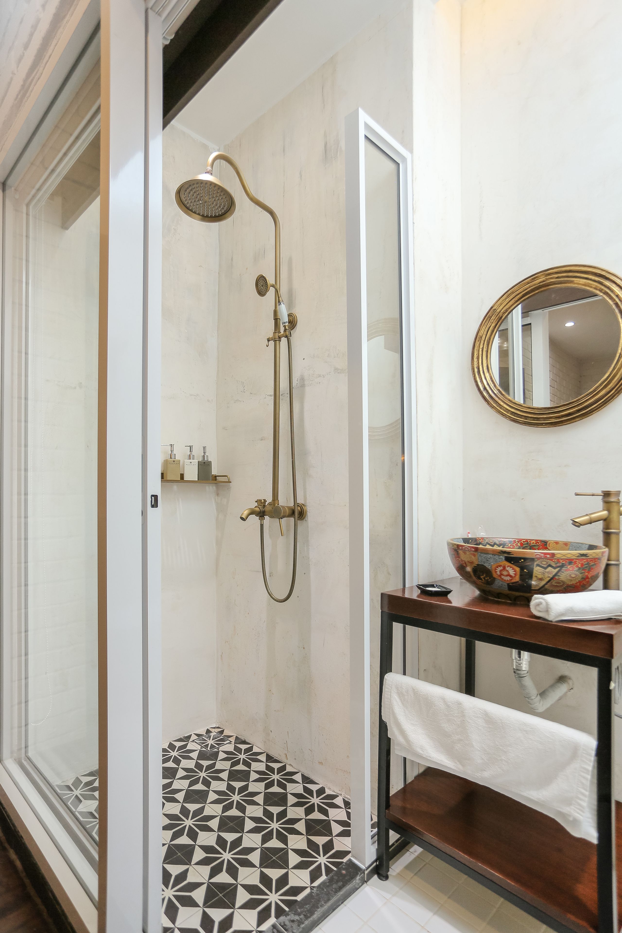 deluxe room | bathroom shower