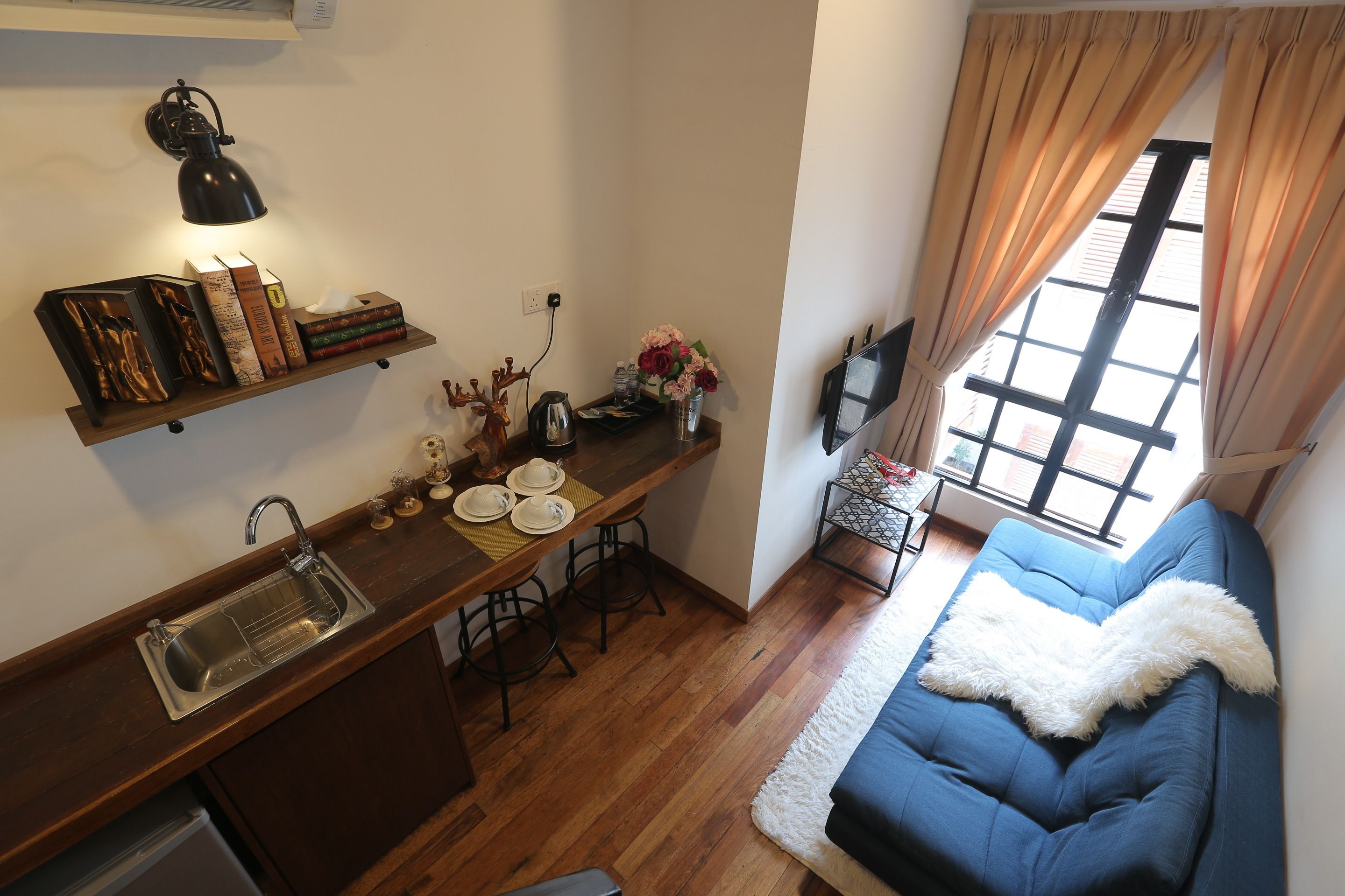 exclusive duplex | in-room safe, desk, iron/ironing board, rollaway beds