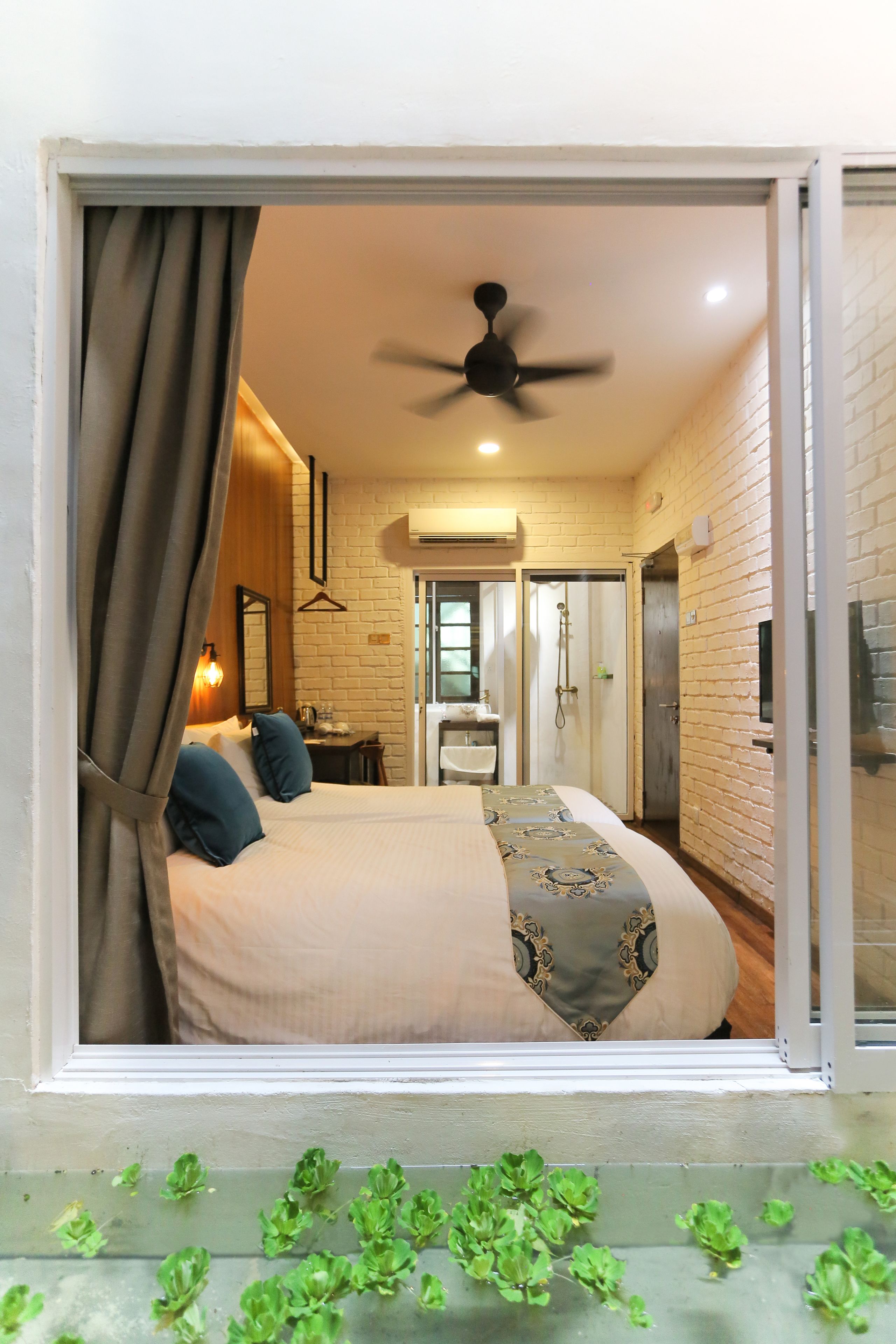 deluxe room | in-room safe, desk, iron/ironing board, rollaway beds