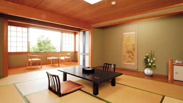 Standard Room, Mountain View, Mountainside | Down comforters, in-room safe, individually decorated