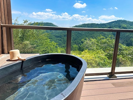 Luxury Twin Room, Mountain View | Bathroom | Free toiletries, hair dryer, slippers, bidet