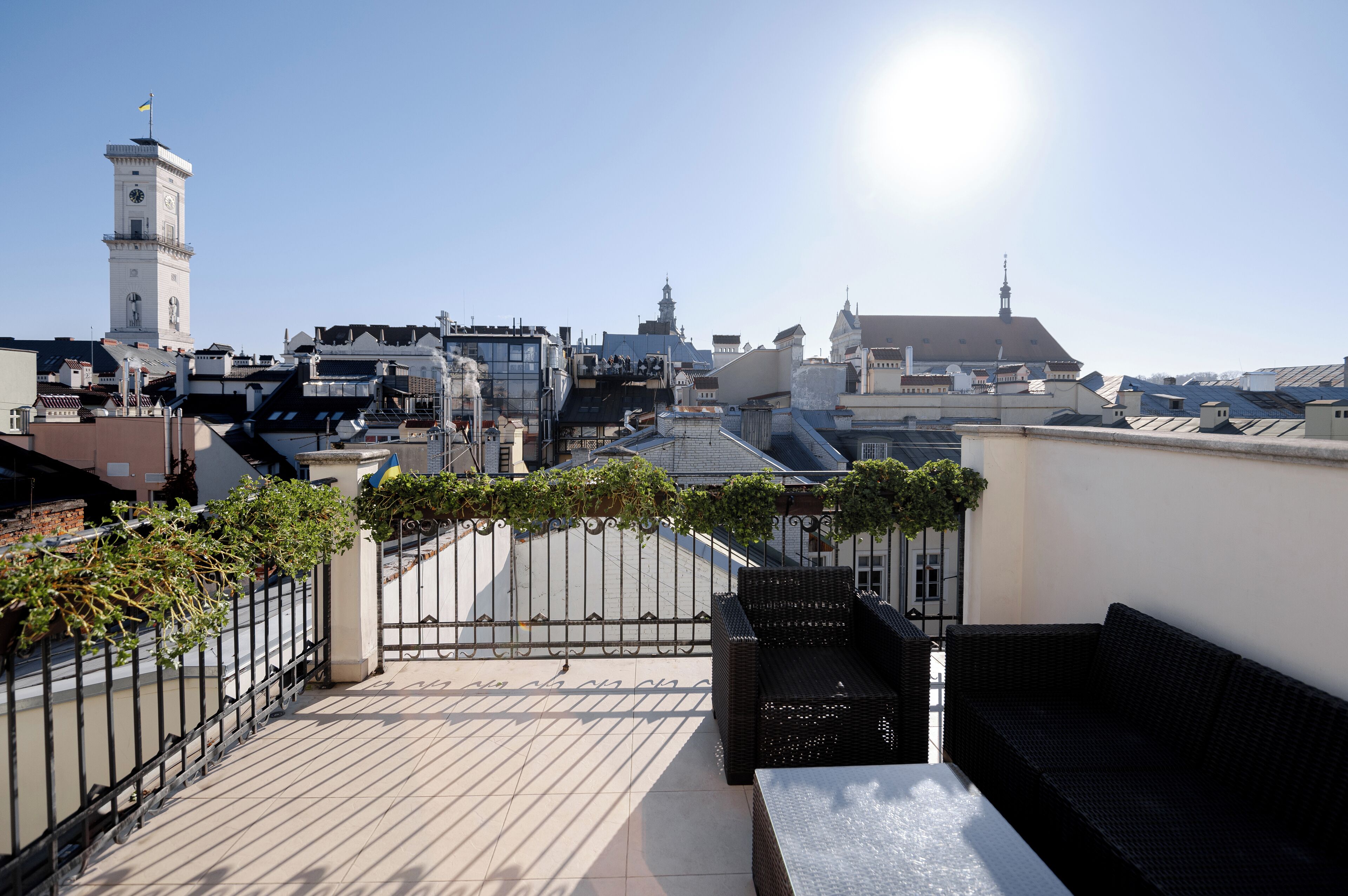 Panoramic Suite | Minibar, in-room safe, desk, blackout drapes