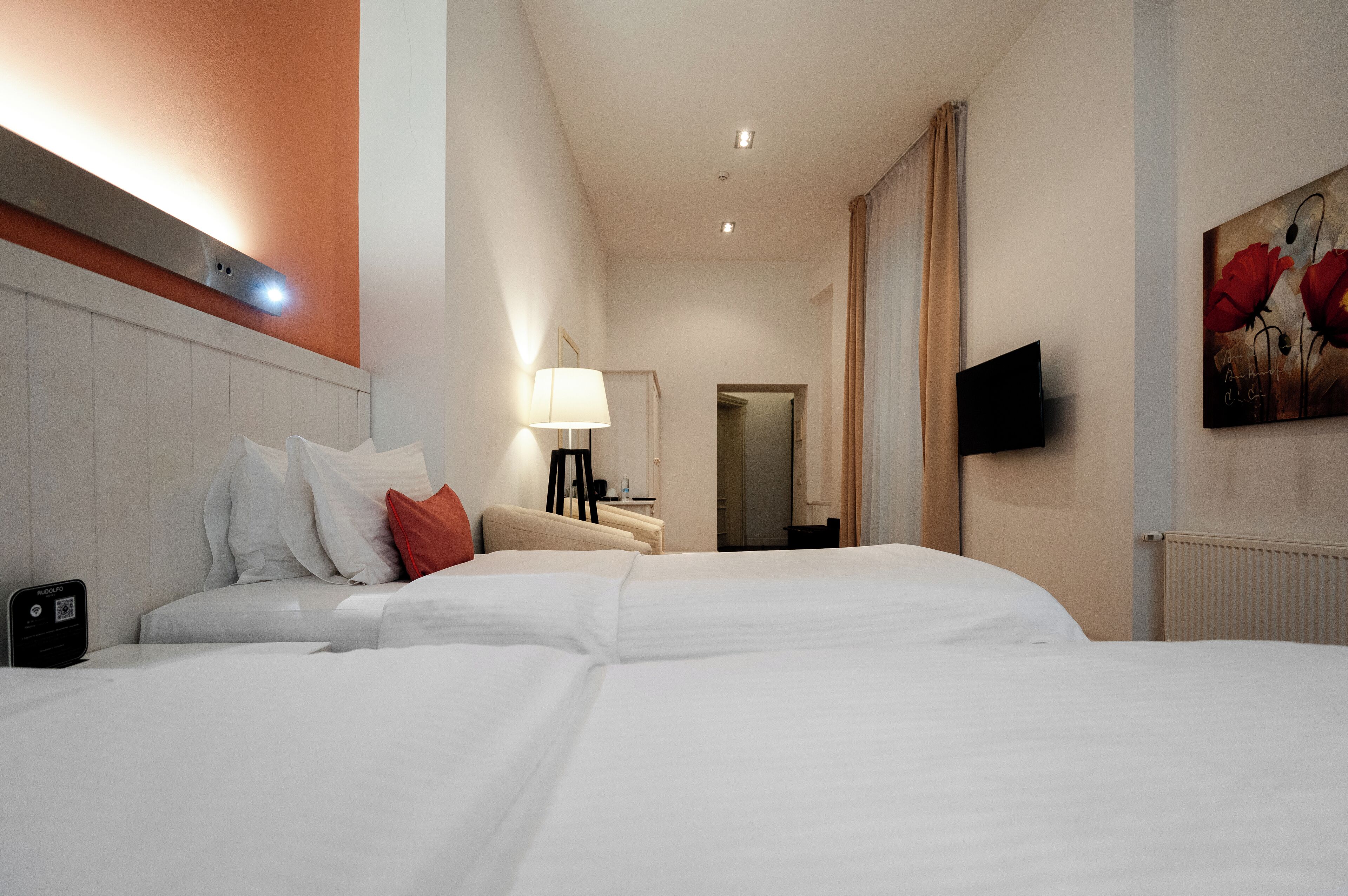 Superior Double or Twin Room | Minibar, in-room safe, desk, blackout drapes