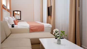 Junior Suite, Kitchenette | Minibar, in-room safe, desk, blackout drapes