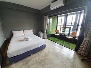 Desk, blackout curtains, free WiFi - Chiang Mai Hipster Mini Hotel (Chiang Mai)