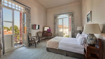 Deluxe Room, Sea View | 1 bedroom, premium bedding, individually decorated, laptop workspace