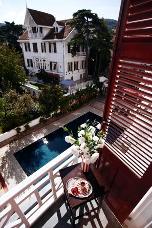 Seasonal outdoor pool