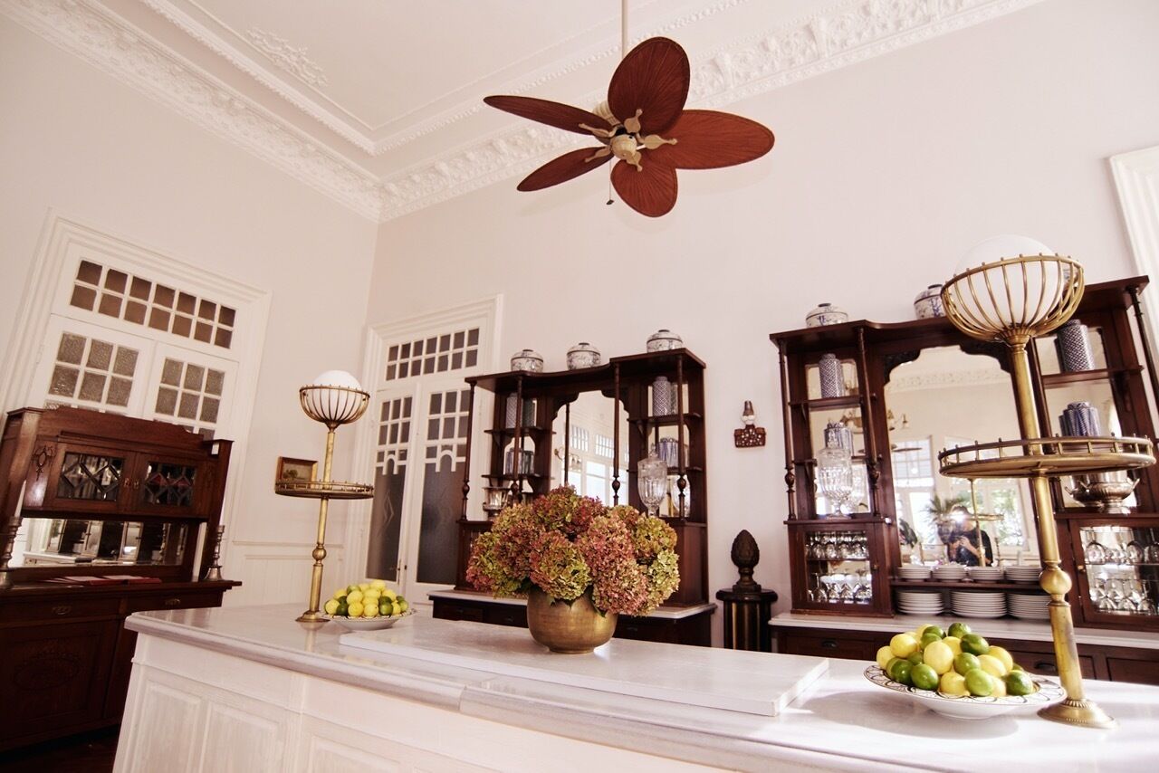 breakfast, lunch and dinner served