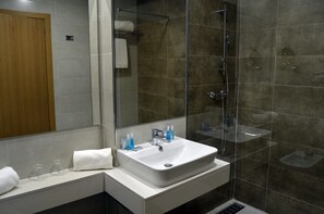 2 habitaciones, ropa de cama de alta calidad y minibar 