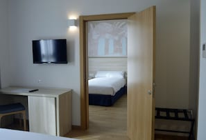 Single Room, Accessible | 2 bedrooms, premium bedding, minibar, in-room safe - Hotel Balneario de Graena (Cortes y Graena)