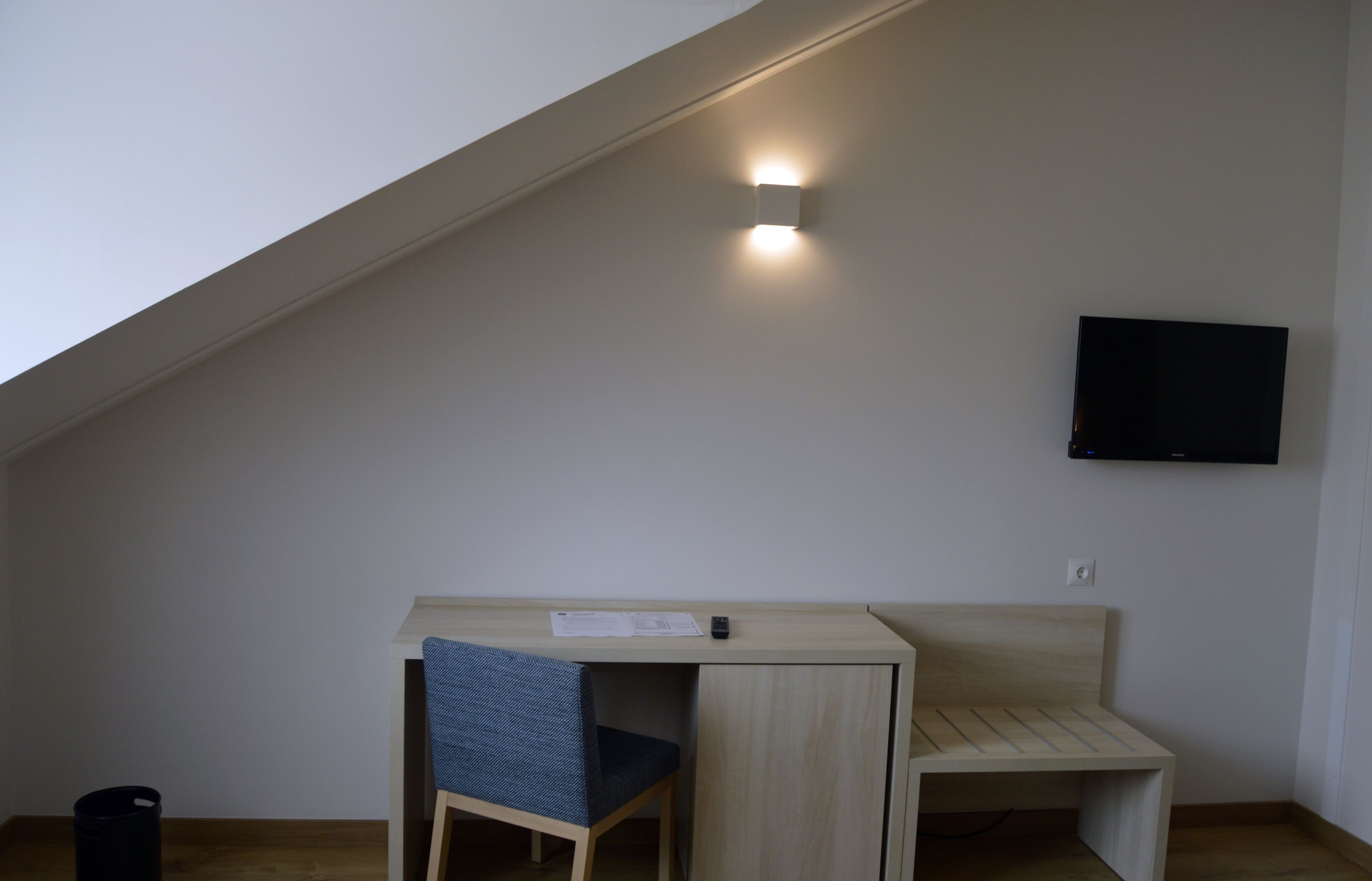 2 bedrooms, premium bedding, minibar, in-room safe