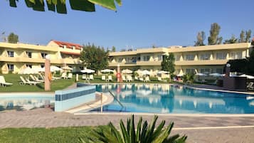 Outdoor pool, pool umbrellas, sun loungers