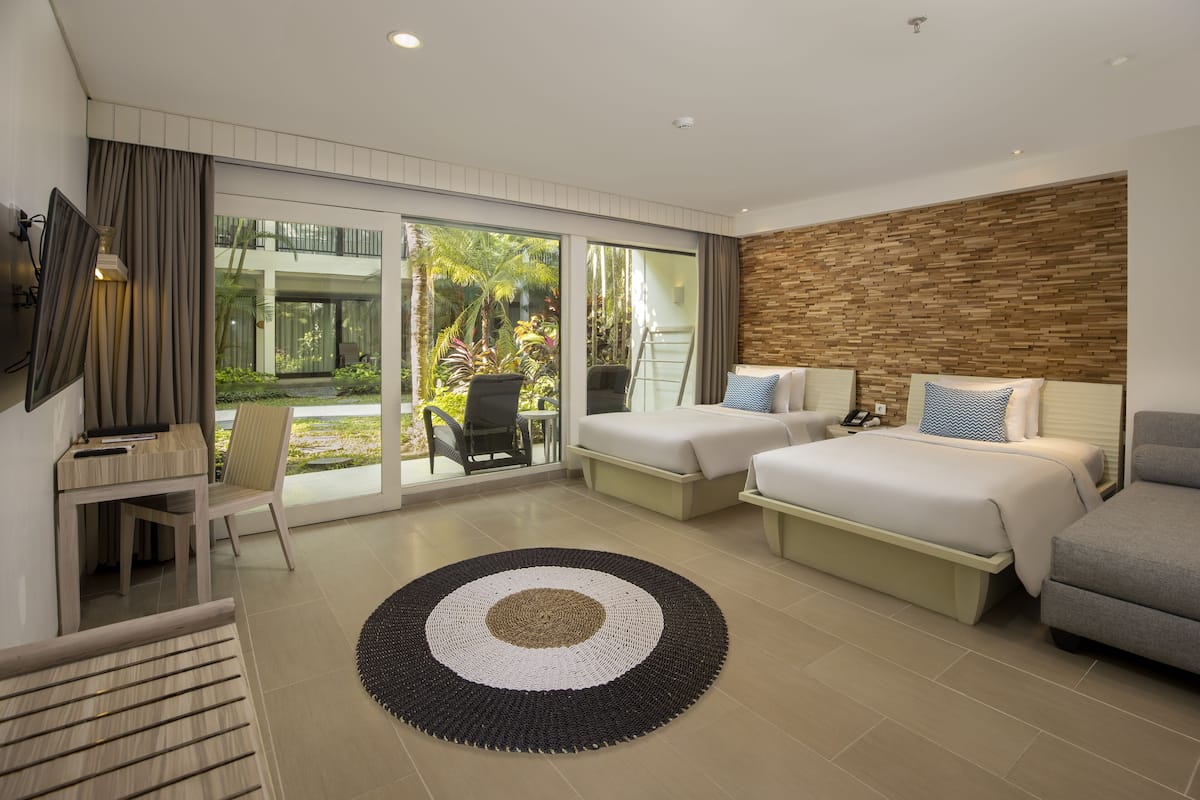 deluxe room (garden terrace) | 1 bedroom, minibar, in-room safe, desk