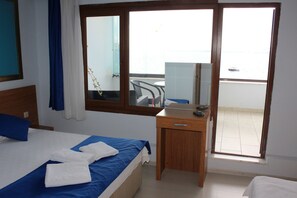 Suite, Sea View | Desk, free WiFi