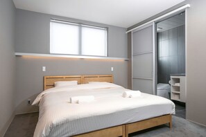 Luxury-Apartment, 3 Schlafzimmer, mit Bad, Bergblick | 3 Schlafzimmer, Zimmersafe, laptopgeeigneter Arbeitsplatz