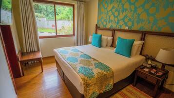 Minibar, safe på rommet, individuelt innredet og skrivebord