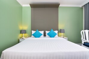 Deluxe Double-Free One way Airport Pick up & 5$ FB Credit | Minibar, in-room safe, desk, laptop workspace - Memoire Siem Reap Hotel (Siem Reap)