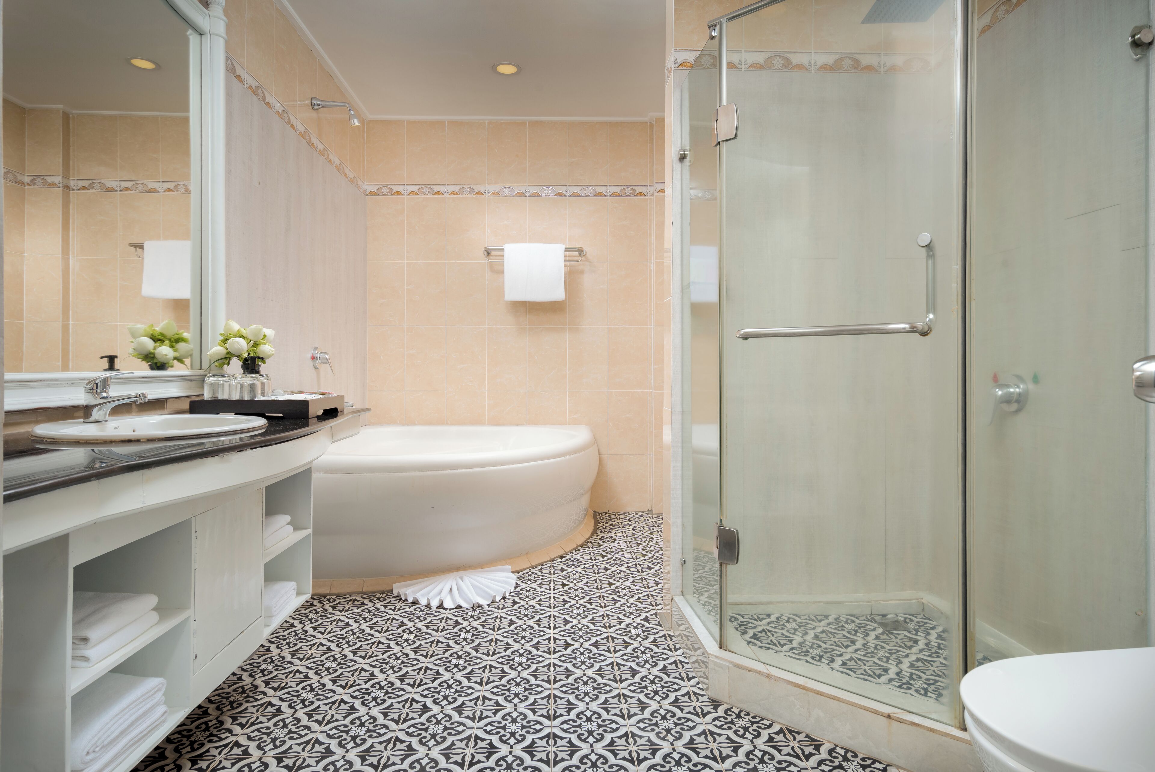 family suite (for 4 people) | 1 bedroom, minibar, in-room safe, desk