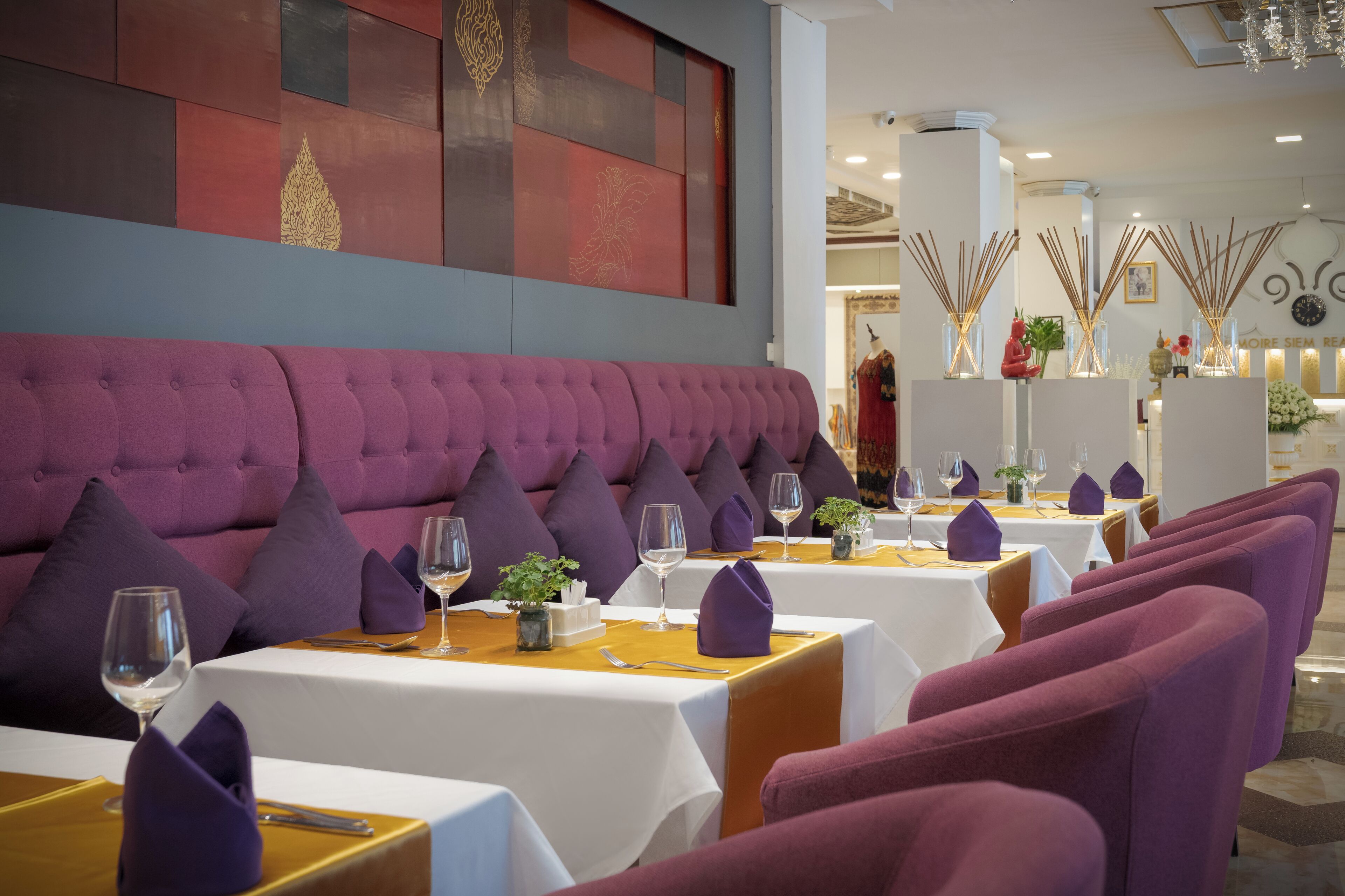 2 restaurants, breakfast, lunch, dinner served; international cuisine